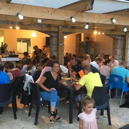 Confortable - 5 Pers. - Api-1-52-2566