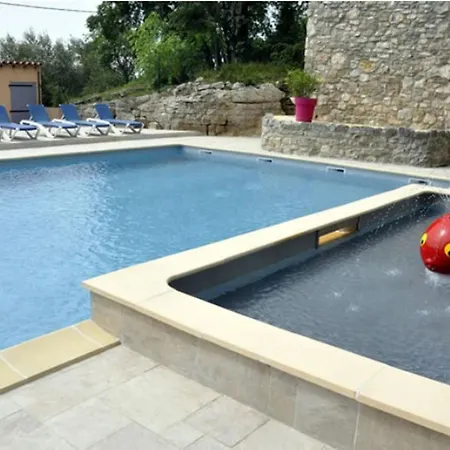 Confortable - 5 Pers. - Api-1-52-2566 Vogue