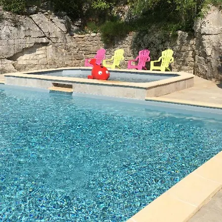 Confortable - 5 Pers. - Api-1-52-2566 * Vogue